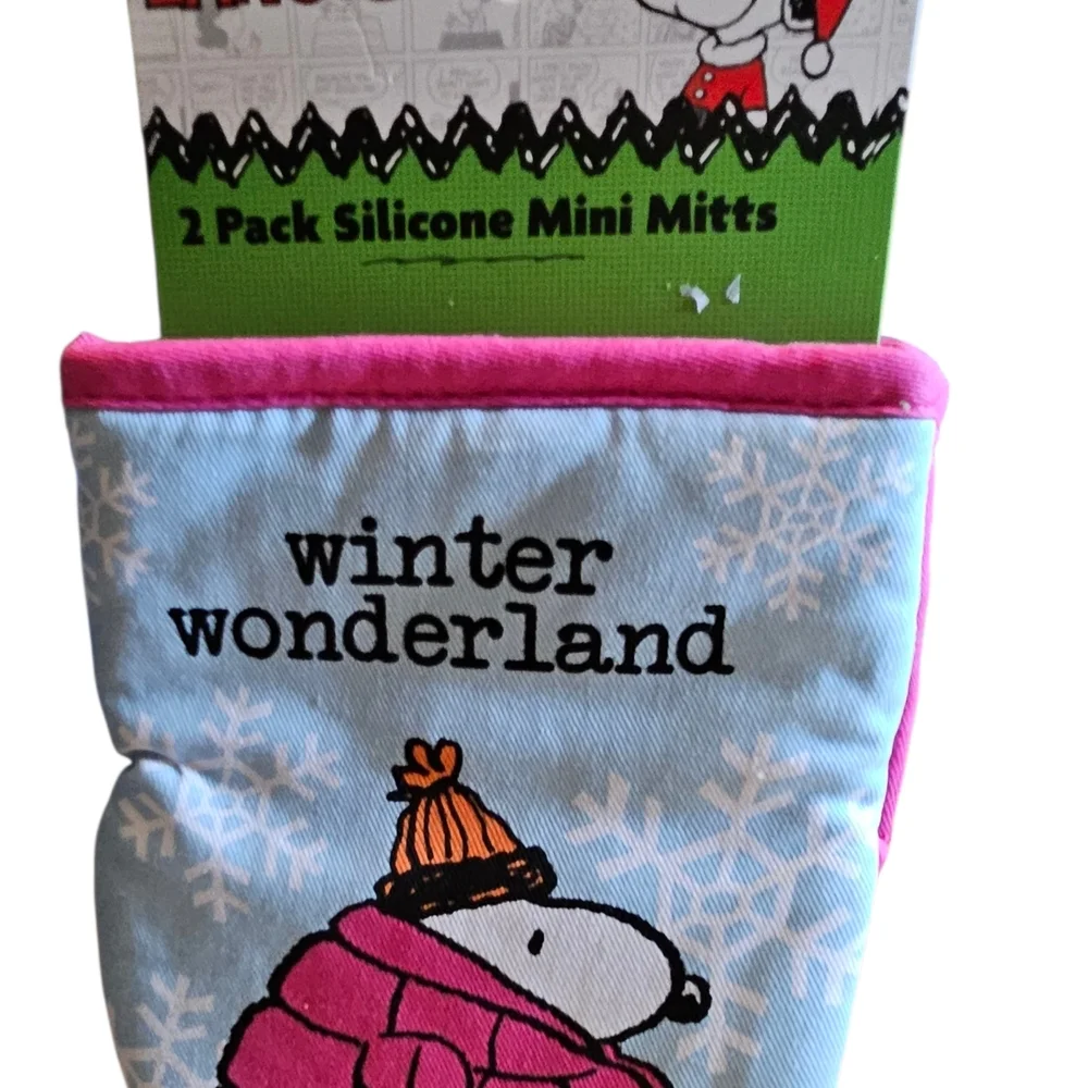 NWT Peanuts Snoopy Pink Puffer Coat Baking Cooking Hand Oven Mitt Set Silicon